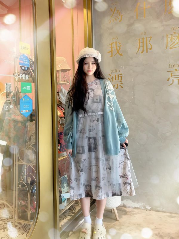 V領底片塗鴉長版上衣 