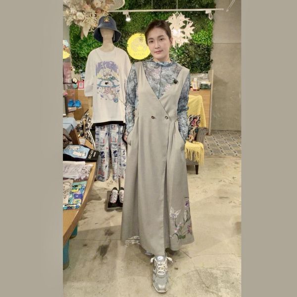 刺繡綁腰背心長洋裝 