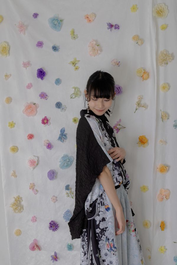 花朵蕾絲框襯衫 