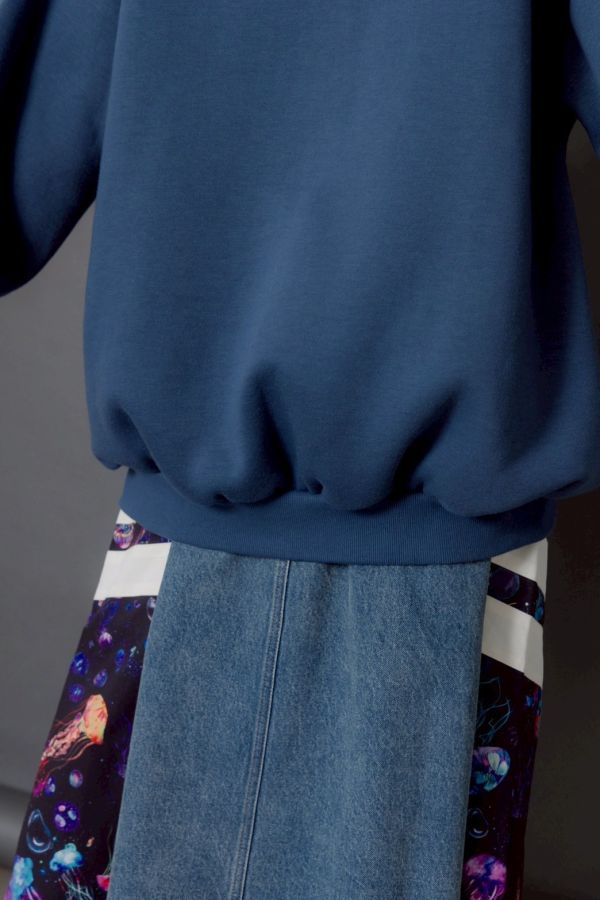 娃娃頭大學上衣 