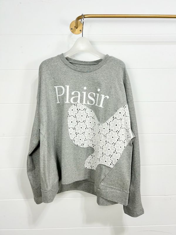 PREMIUM系-鏤空小花蝴蝶上衣 