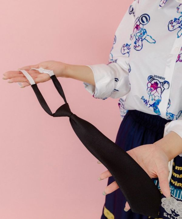 附領帶-帕丘薩塗鴉襯衫 