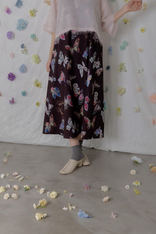 蝴蝶背心洋裝＆羽毛外上衣 