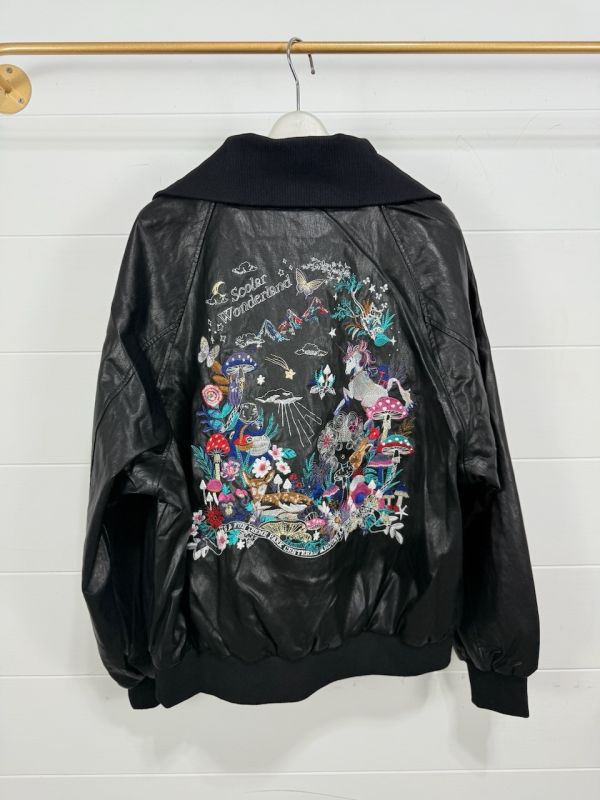 經典娃娃頭刺繡皮革外套 