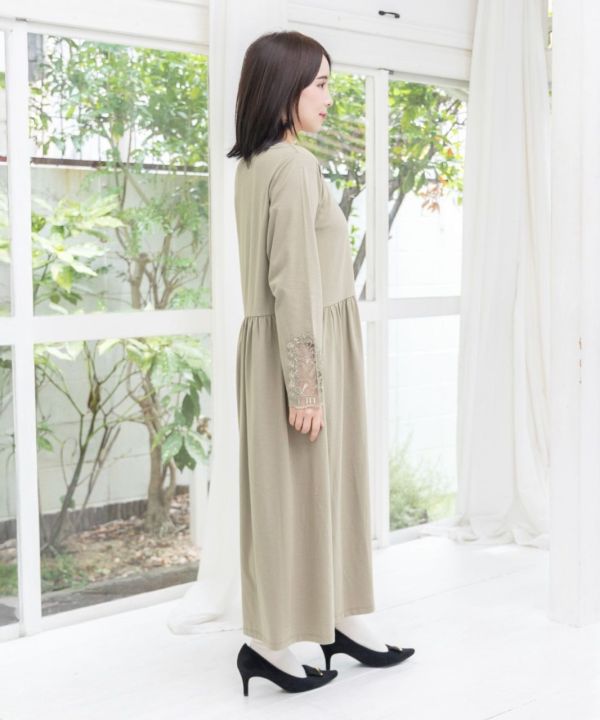 小提琴百合刺繡洋裝 