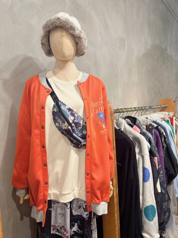 迷彩背包貓吊飾功能上衣 