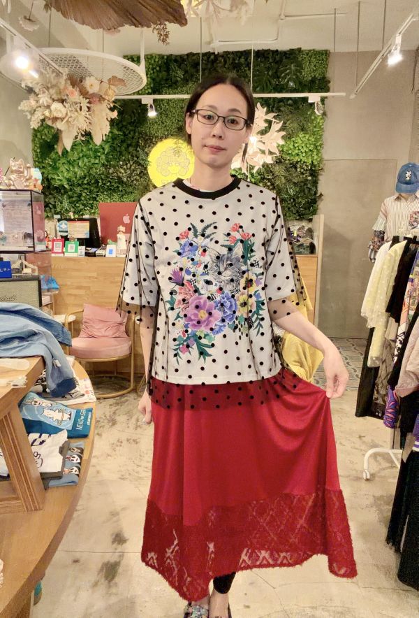 貓咪花朵植絨點點拼紗上衣 