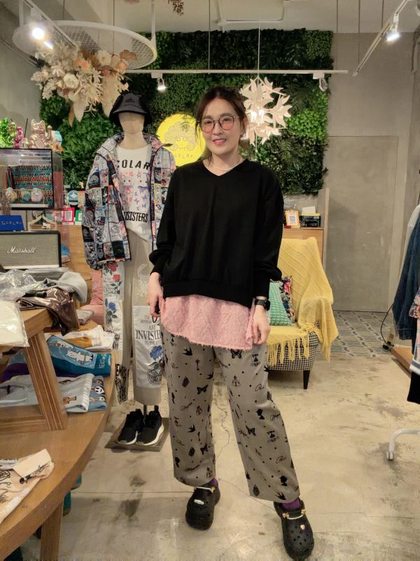 星座窗花百褶造型上衣 