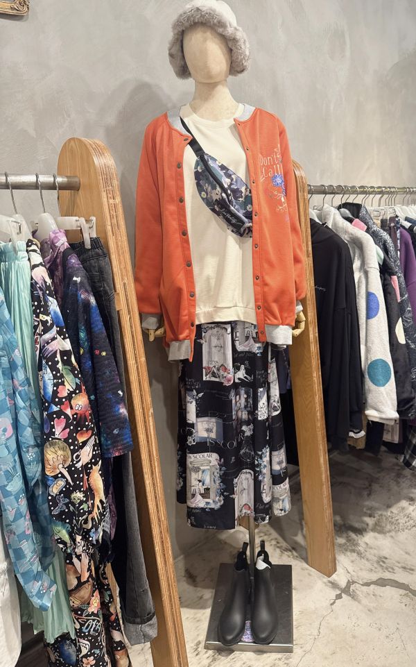 迷彩背包貓吊飾功能上衣 