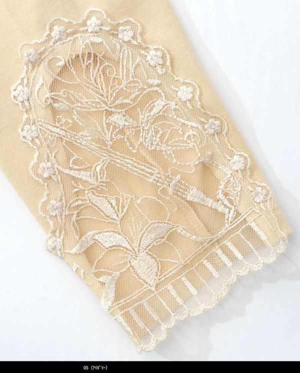 小提琴百合刺繡洋裝 