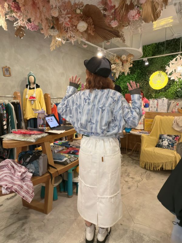 直條蝴蝶立領襯衫 