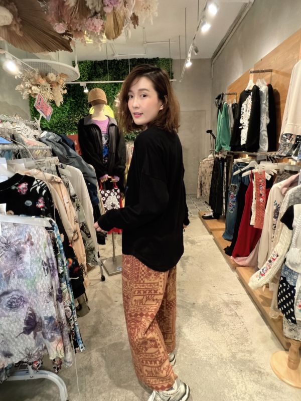 滿版圖騰針織寬褲 