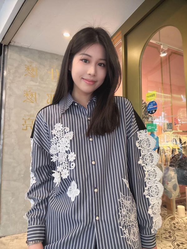 立體簍空蕾絲造型襯衫 