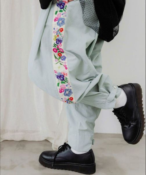 側邊花朵長褲 