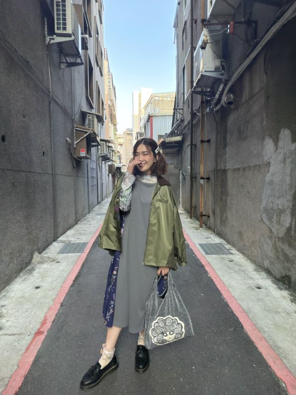 金蔥娃頭軟背包 