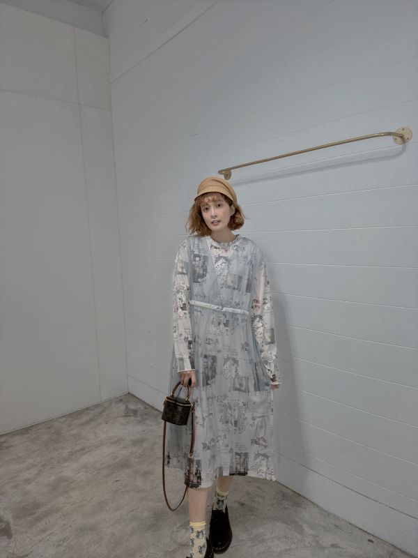 V領底片塗鴉長版上衣 