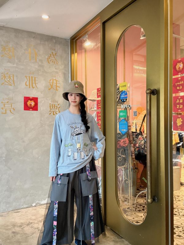 綁架兔兔的貓星人造型上衣 