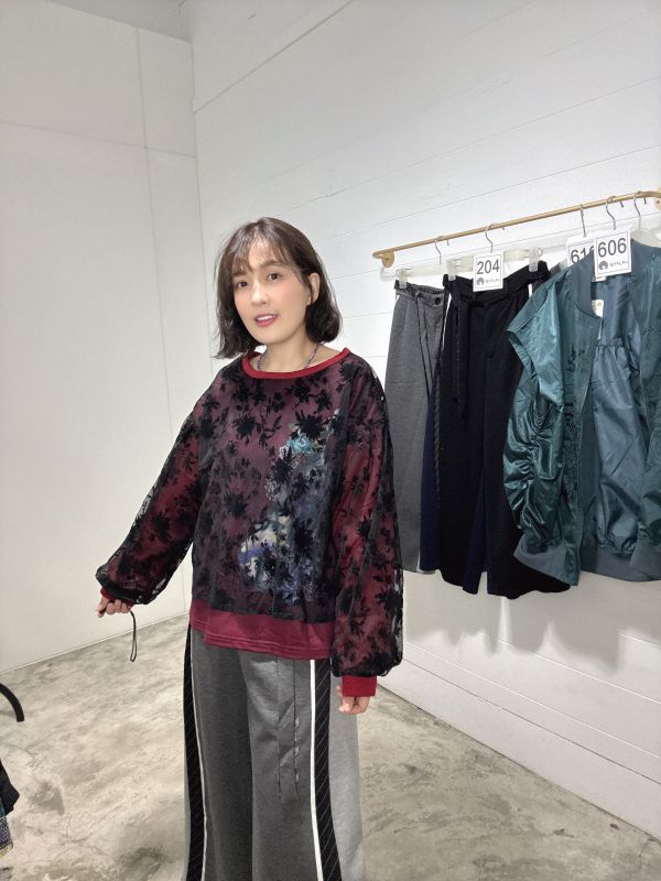 植絨雙層紗花朵上衣 