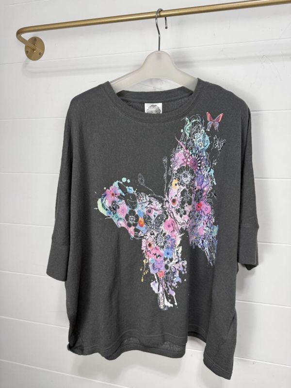 蕾絲布-花朵塗鴉蝴蝶上衣 