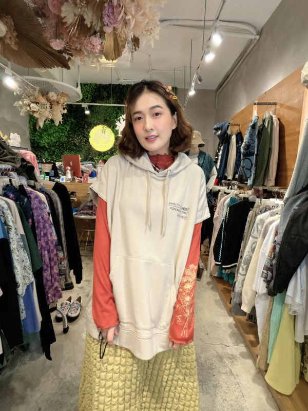 驕傲貓咪抓大魚連帽上衣 