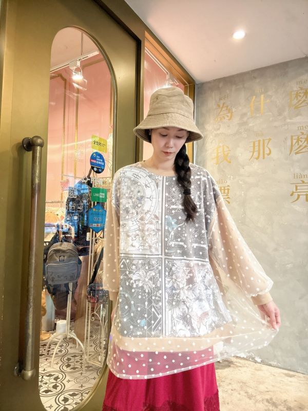 塔羅星空植絨點點紗上衣 