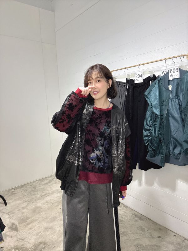 植絨雙層紗花朵上衣 