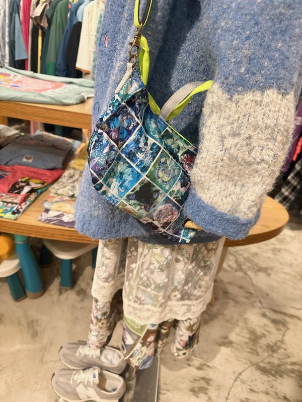 貓塗鴉星空條紋撞色包 