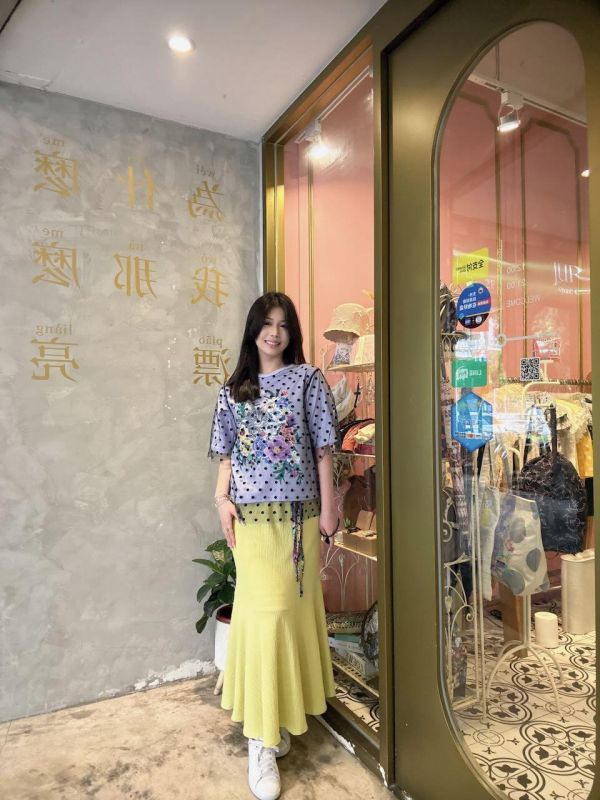 貓咪花朵植絨點點拼紗上衣 