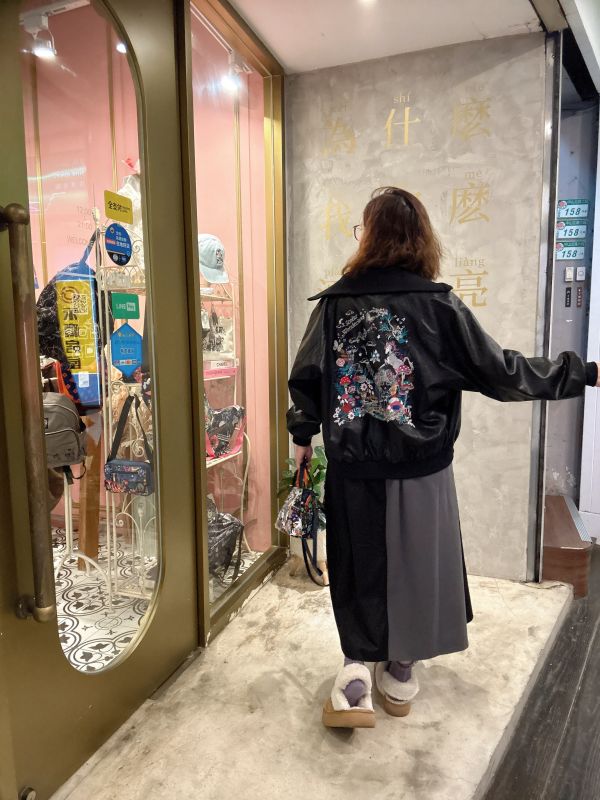 經典娃娃頭刺繡皮革外套 