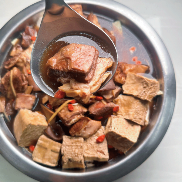 【愛珠私房菜】年菜預購九折優惠 - 滿 $2000 贈澎湖生鮮丁香魚一盒 年菜 藥燉排骨 芋見金沙 筍香蹄膀 冷油雞 五香肉捲 古早味年菜 手工年菜 愛珠 清明節拜拜、愛珠手路菜、手路菜、家常菜 海鮮珍珠丸 珍珠丸 手工八寶丸 八寶丸 醉雞腿 醉雞 豬腳圈 萬巒大豬腳 羊膝骨 羊腳筋 羊肉爐 人蔘雞湯