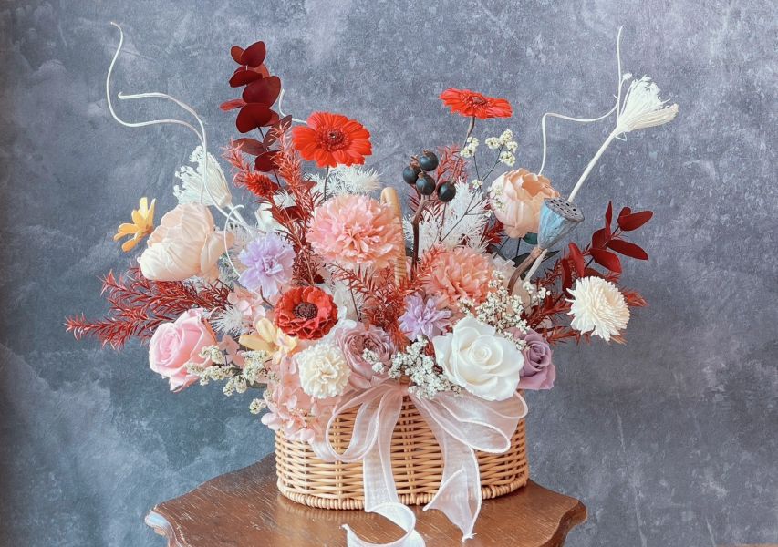 祝賀花籃- 紅粉暖心色系 祝賀花籃, 節慶永生花籃,   festival flower, table flower, basket flower, 不凋花, 乾燥花, 索拉花, 仿真花, 永生花