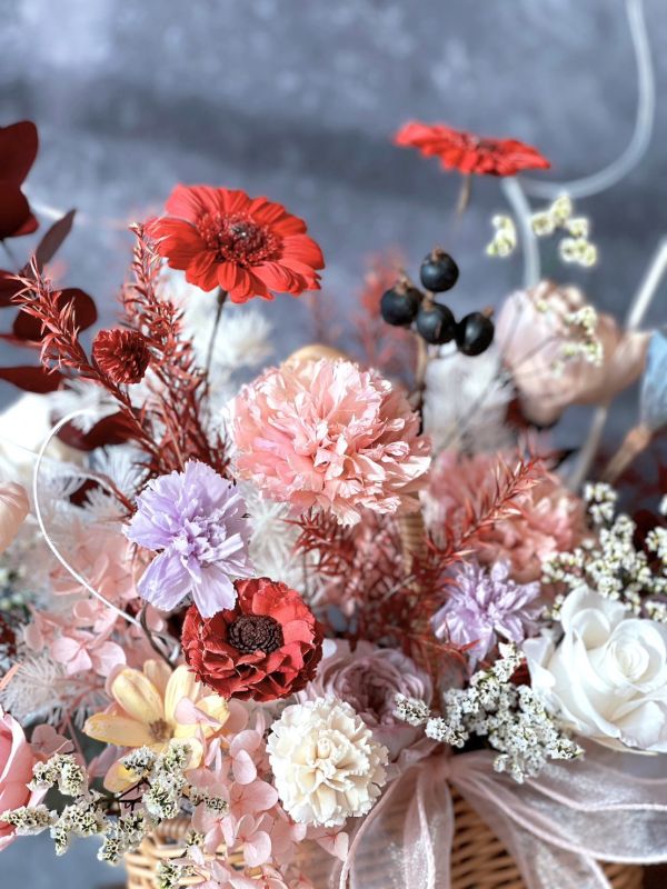 祝賀花籃- 紅粉暖心色系 祝賀花籃, 節慶永生花籃,   festival flower, table flower, basket flower, 不凋花, 乾燥花, 索拉花, 仿真花, 永生花