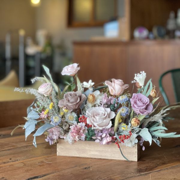 母親節特價_長型木盒桌上花-M 節慶永生花籃,   festival flower, table flower, basket flower, 不凋花, 乾燥花, 索拉花, 仿真花, 永生花,手提木盒桌上花, 長型木盒桌上花