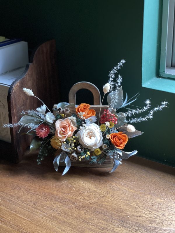 手提木盒桌上花 節慶永生花籃,   festival flower, table flower, basket flower, 不凋花, 乾燥花, 索拉花, 仿真花, 永生花,手提木盒桌上花