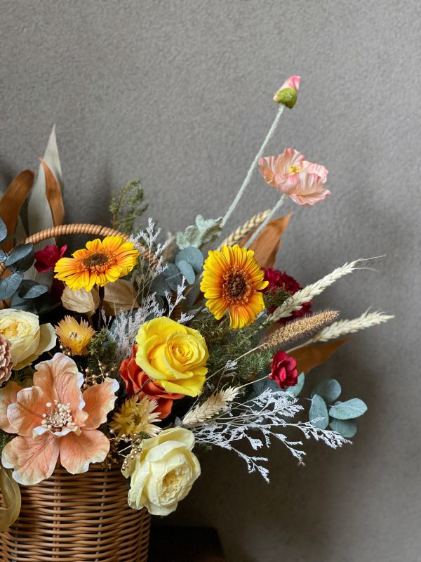 祝賀花籃-黃橘陽光色系 祝賀花籃, 節慶永生花籃,   festival flower, table flower, basket flower, 不凋花, 乾燥花, 索拉花, 仿真花, 永生花