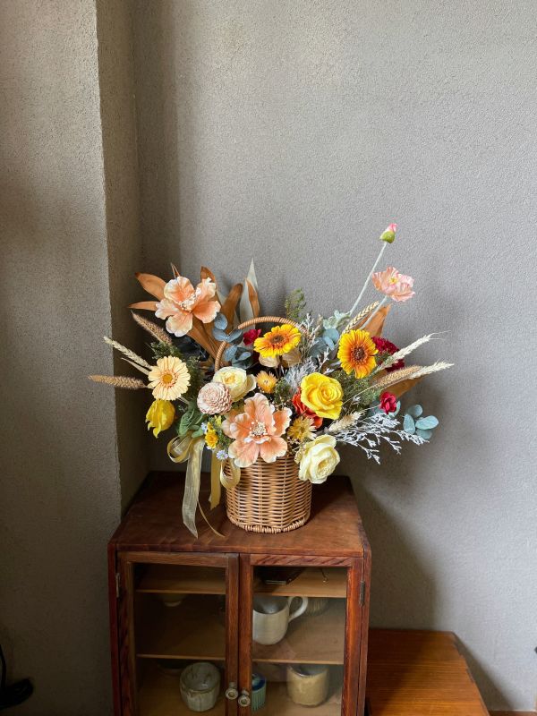 祝賀花籃-黃橘陽光色系 祝賀花籃, 節慶永生花籃,   festival flower, table flower, basket flower, 不凋花, 乾燥花, 索拉花, 仿真花, 永生花