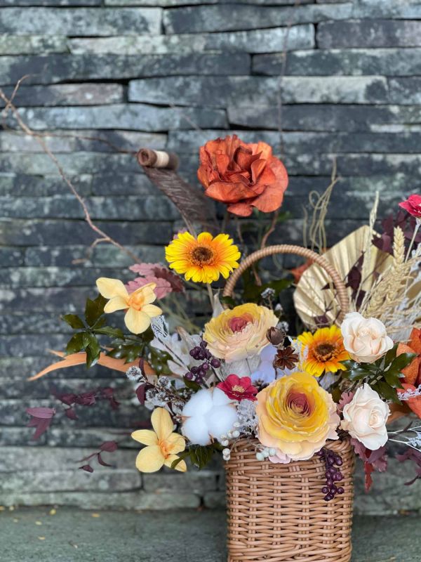 祝賀花籃-黃橘陽光色系 祝賀花籃, 節慶永生花籃,   festival flower, table flower, basket flower, 不凋花, 乾燥花, 索拉花, 仿真花, 永生花