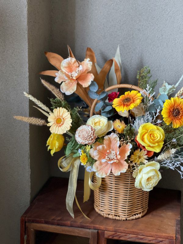 祝賀花籃-黃橘陽光色系 祝賀花籃, 節慶永生花籃,   festival flower, table flower, basket flower, 不凋花, 乾燥花, 索拉花, 仿真花, 永生花