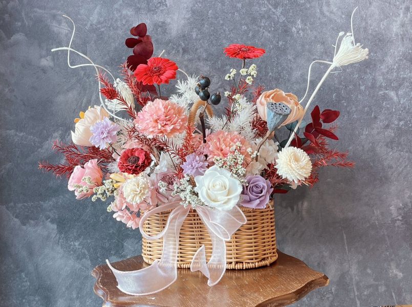 祝賀花籃- 紅粉暖心色系 祝賀花籃, 節慶永生花籃,   festival flower, table flower, basket flower, 不凋花, 乾燥花, 索拉花, 仿真花, 永生花
