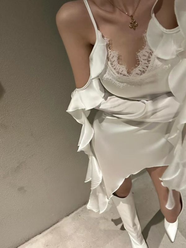 不規則下擺細肩套袖短洋 
