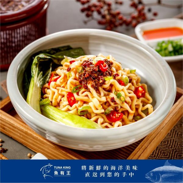 魚有王｜高鈣鮪魚拌麵-椒麻醬(110g x 4入)｜獨家鮪魚骨粉入麵・川味椒麻層次豐富 椒麻拌麵,麻辣乾拌麵,快煮乾麵,鮪魚骨乾麵,川味拌麵,魚有王,Tunaking,高鈣鮪魚拌麵,魚有王椒麻麵,高雄頂級海鮮,健康麻辣宵夜推薦,高鈣高蛋白拌麵,花椒香乾麵網購,上班族快煮懶人包,團購美食排行榜,中秋常溫伴手禮,過年囤貨乾糧,辦公室下午茶集單