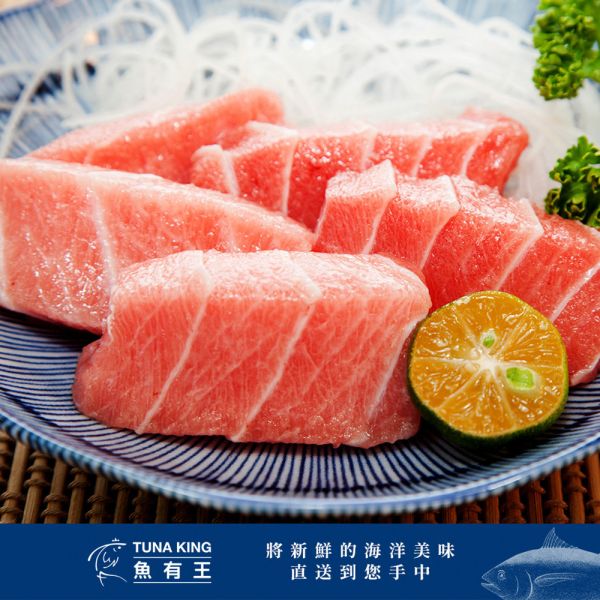 北方黑鮪魚生魚片-大腹250g 黑鮪魚、北鮪大腹部位,晶瑩剔透的油花,口感嚼勁、融化的美味。鮪魚大腹油脂豐富,80%含量,網狀分佈,口感鮮美軟綿。推薦黑鮪肚、頭部前腹,南鮪上腹肉媲美A5和牛里肌。享受香醇美味,高級食材。Omega-3抗發炎,預防免疫疾病、過敏、癌症,含蛋白質、維生素E、硒,增強免疫、抗衰老、抗癌。維生素A保護肌膚,鐵改善貧血。網購首選鮪魚大腹。