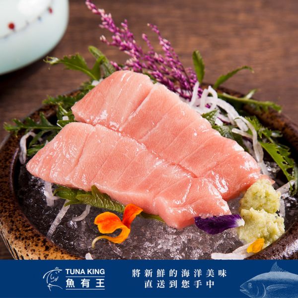 北方黑鮪魚生魚片-中腹250g 黑鮪魚、北鮪中腹部位,晶瑩剔透的油花,口感嚼勁、融化的美味。鮪魚大腹油脂豐富,80%含量,網狀分佈,口感鮮美軟綿。推薦黑鮪肚、頭部前腹,南鮪上腹肉媲美A5和牛里肌。享受香醇美味,高級食材。Omega-3抗發炎,預防免疫疾病、過敏、癌症,含蛋白質、維生素E、硒,增強免疫、抗衰老、抗癌。維生素A保護肌膚,鐵改善貧血。網購首選鮪魚大腹。