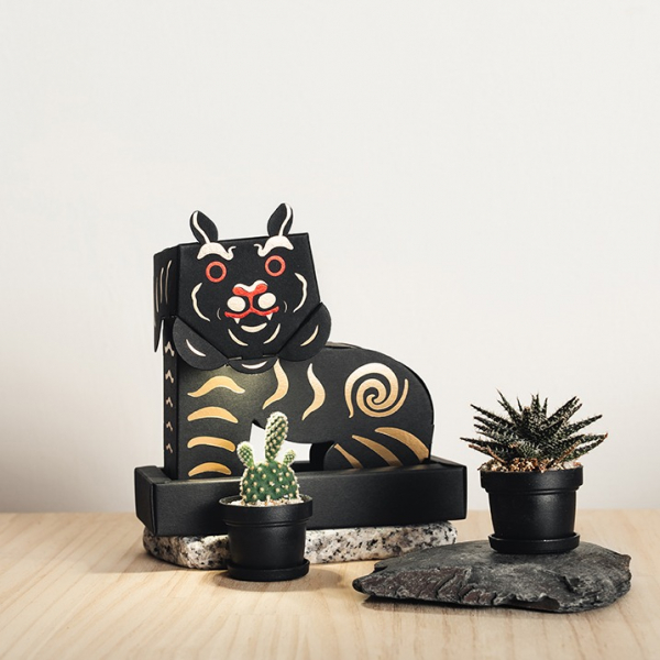 Paper Garden LED Mini Grow Light/ Tiger God- General Black Tiger Amulet 虎爺,黑虎將軍,下壇將軍,招財,新年,新春,送禮,迷你植物燈,多肉植物,室內種植,擋小人