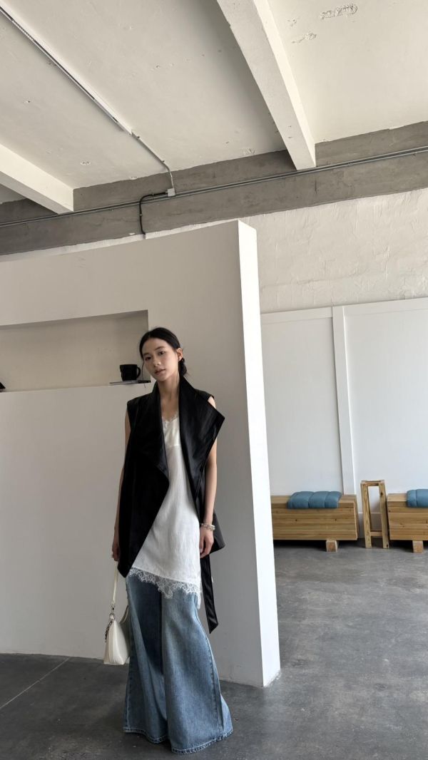 細肩帶蕾絲背心 