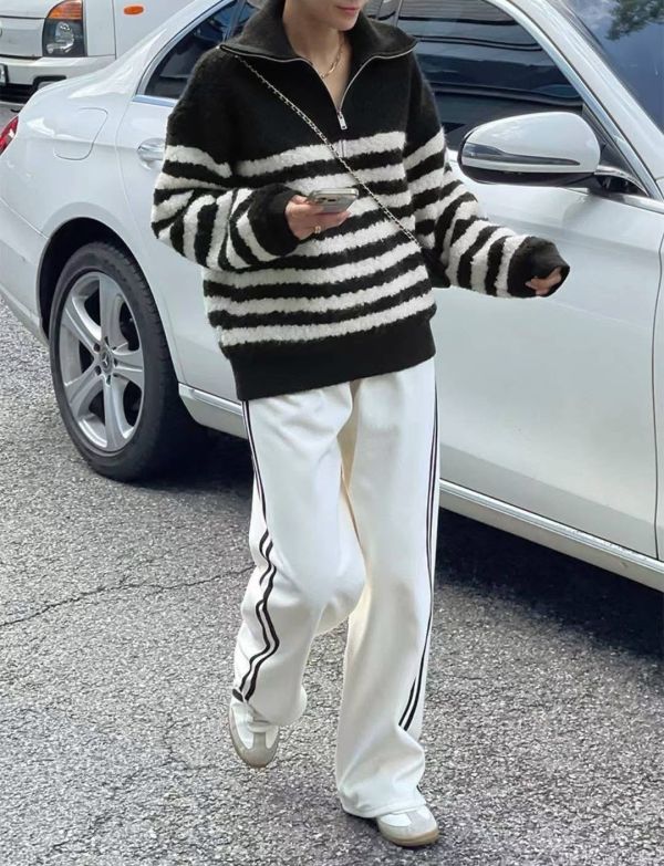 羊毛拉鍊款上衣 