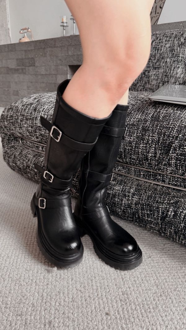 真皮釦環個性靴 