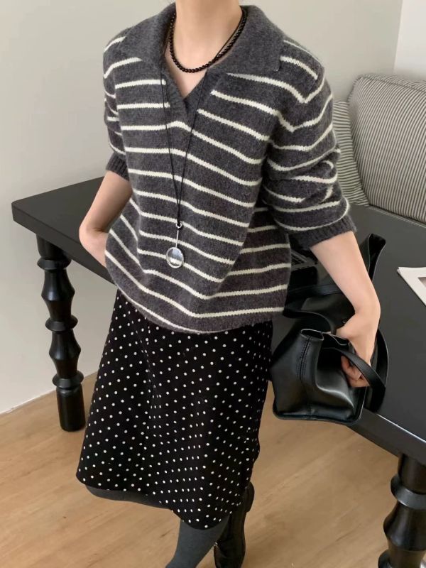 T08.Ｖ領條紋針織衣 