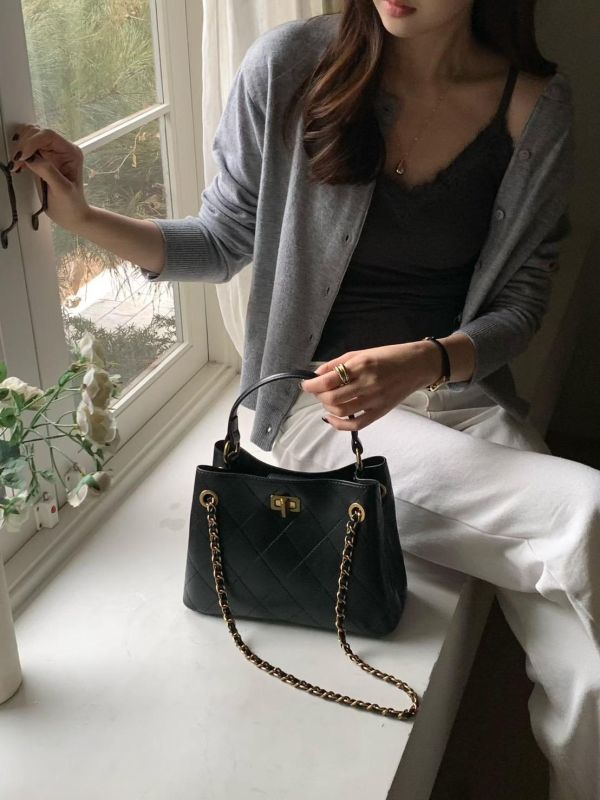 時尚牛皮菱格鏈包 