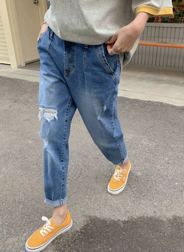 小直筒抓破牛仔褲 